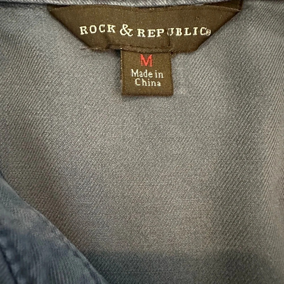 Rock & Republic M dusty blue button front sleeves high low tunic stud accent - Picture 4 of 7